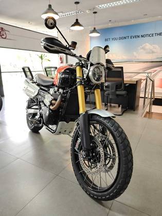TRIUMPH BONNEVILLE SCRAMBLER 1200 XE 